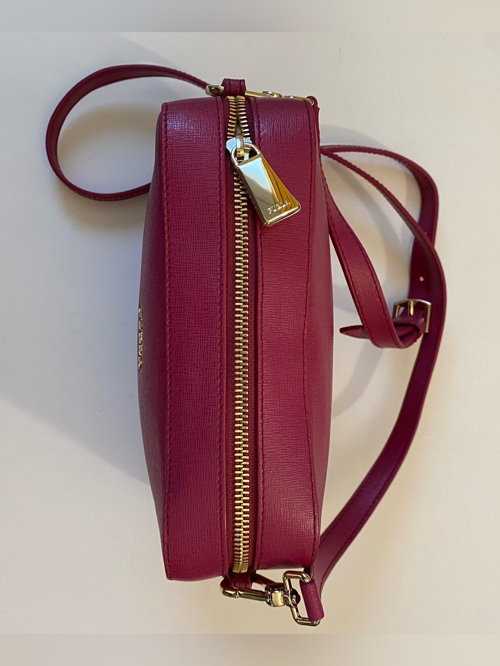 Furla Lilli Crossbody bag and gold-tone hardware ๐. LNC Limited Edition - Picture 4 of 8